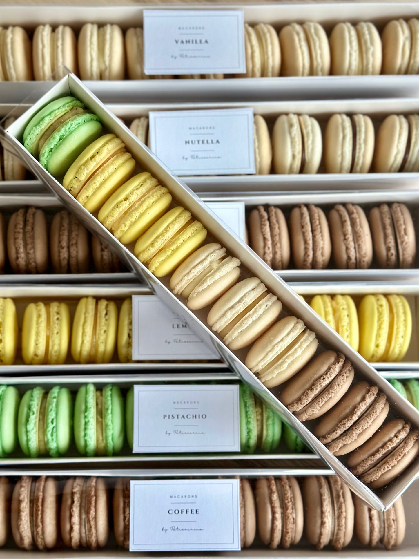 Box of 9 macarons