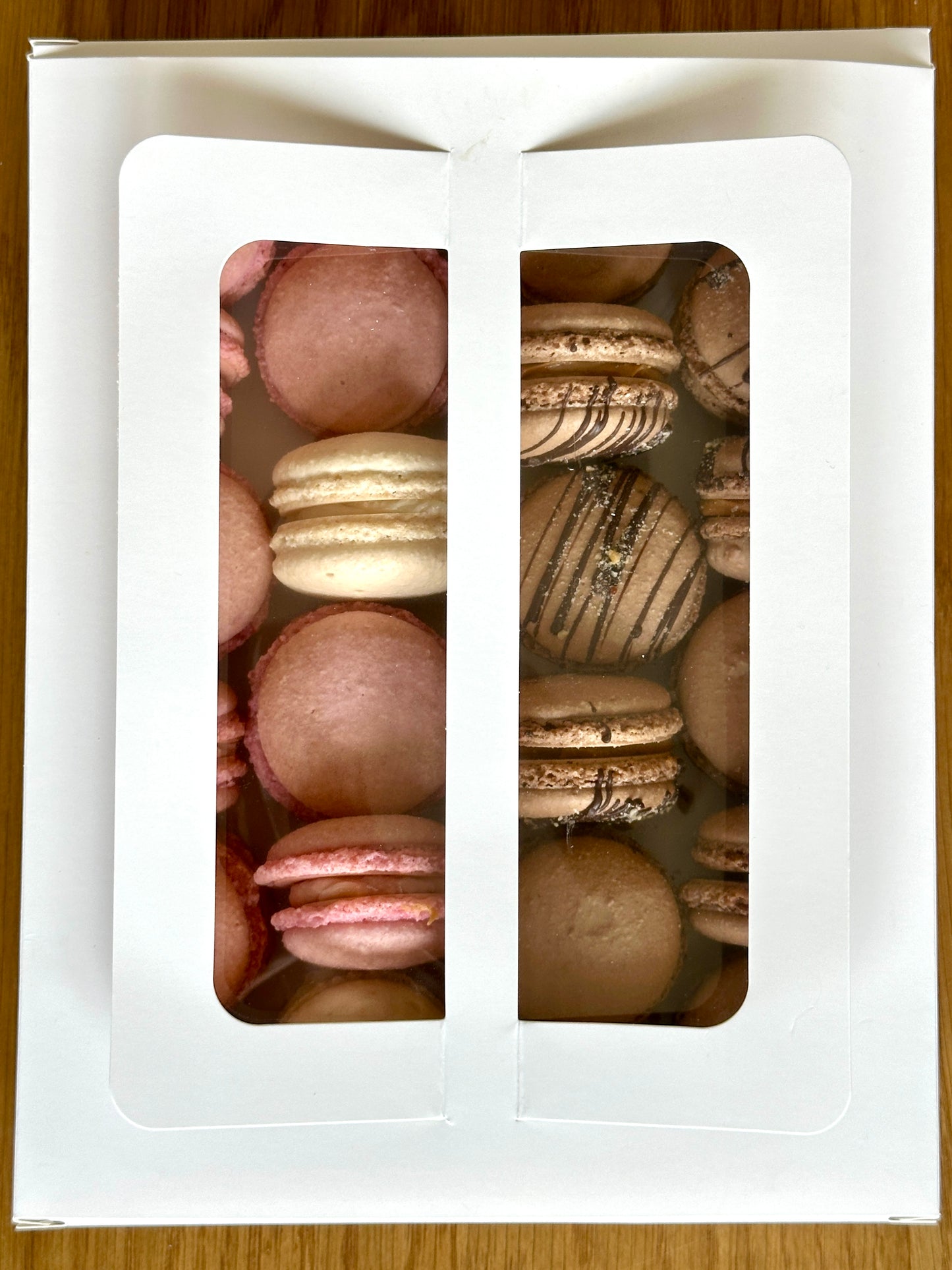 Box of 24 macarons