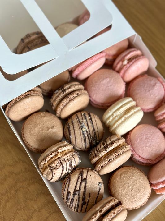 Box of 24 macarons