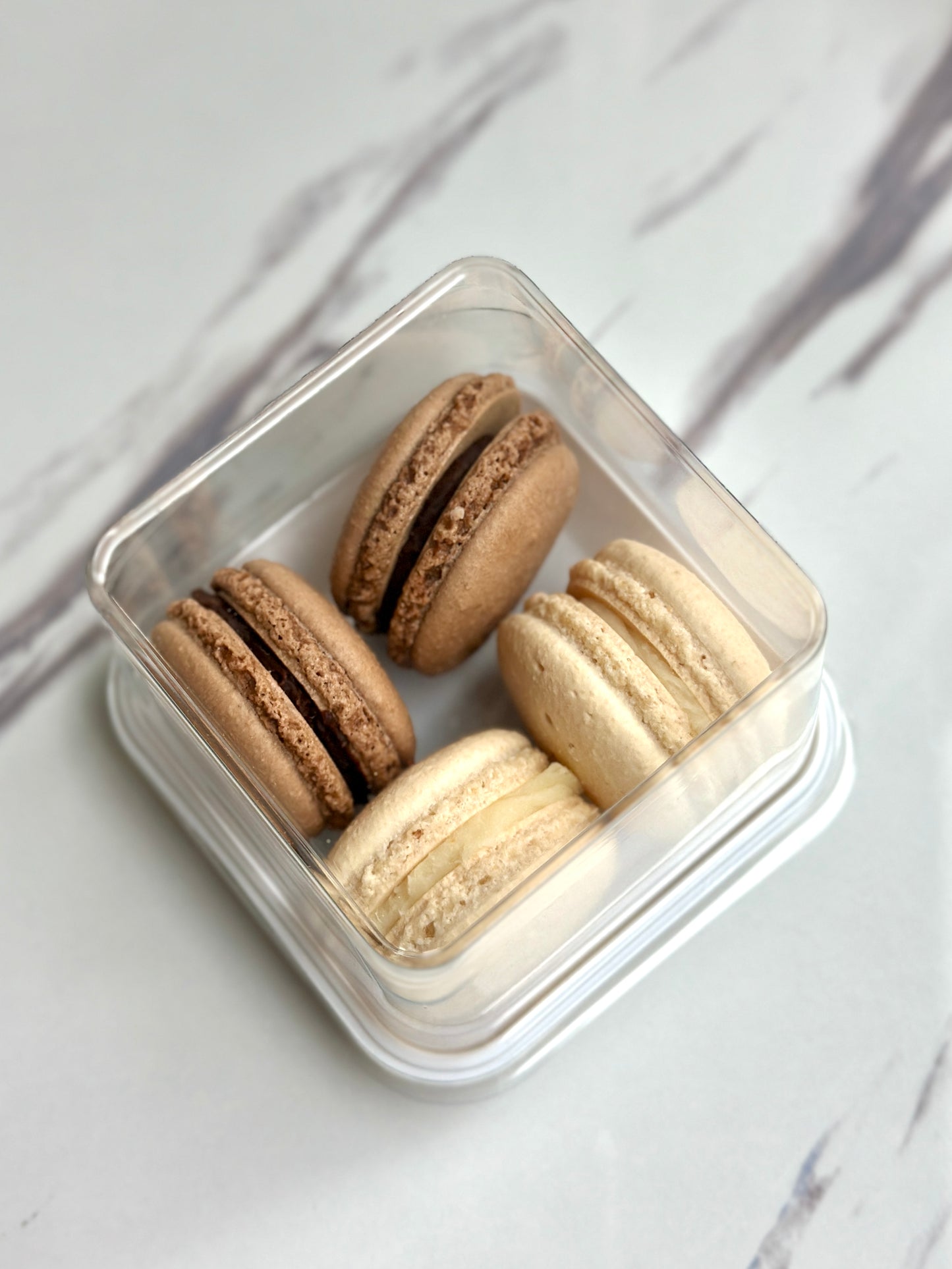 Box of 4 macarons